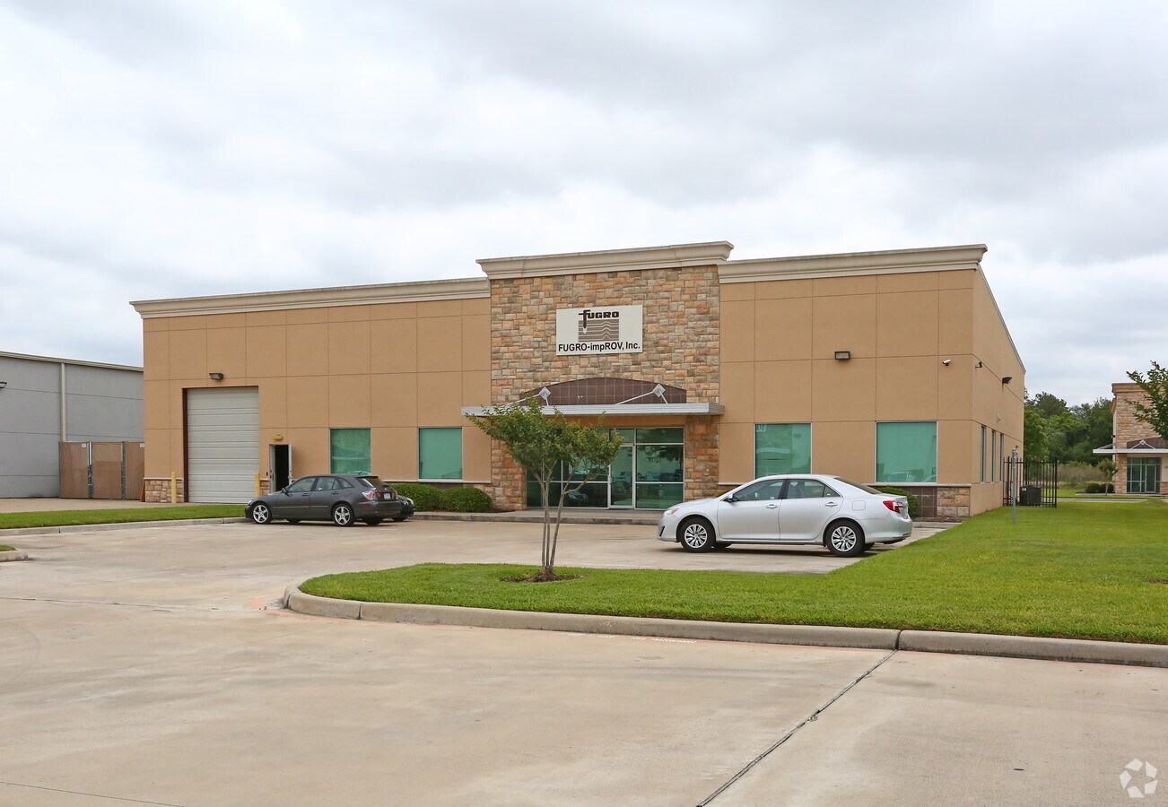 8715 Fallbrook Dr, Houston, TX 77064