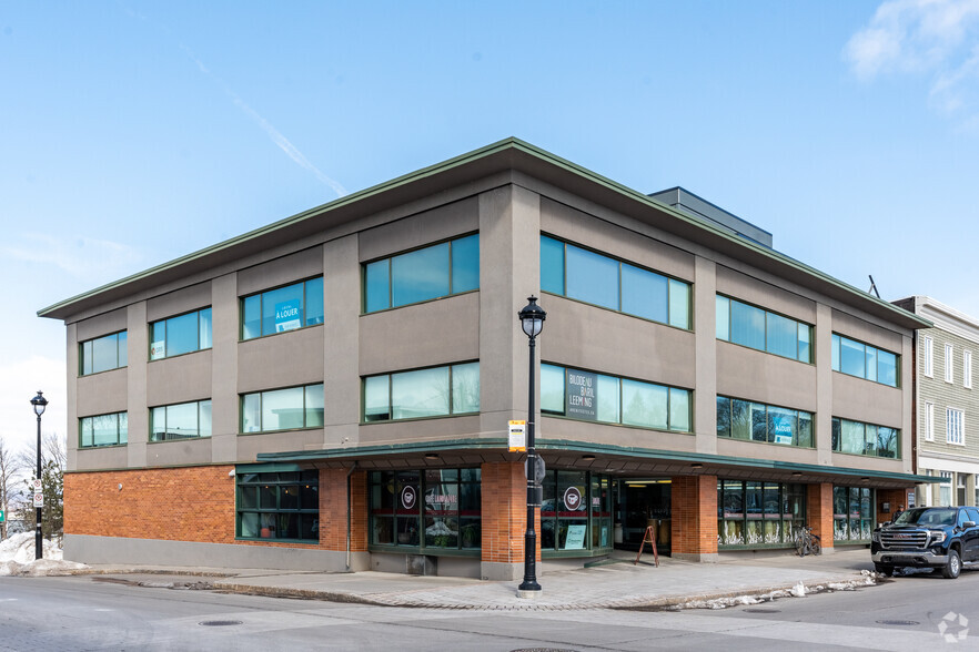 5727-5735 Rue Saint-Louis, Lévis, QC for lease - Primary Photo - Image 1 of 3