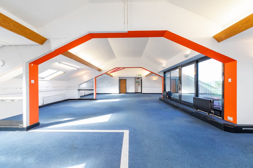 Stephensons Way, Ilkley for lease - Interior Photo - Image 2 of 4