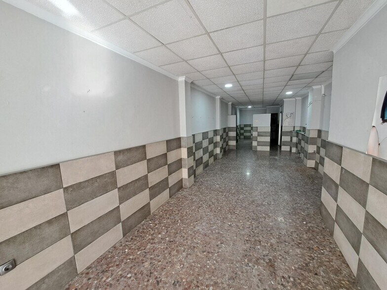 Retail in Alzira for lease - Building Photo - Image 1 of 11