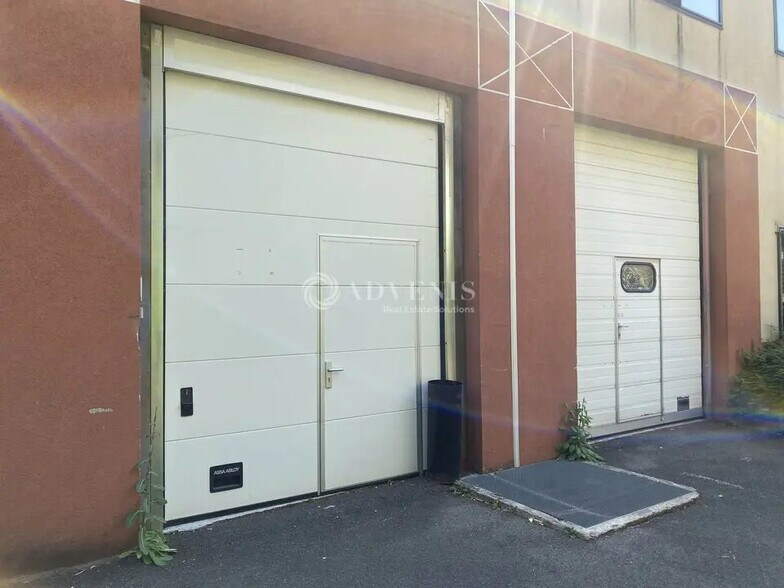 Office in Vanves for lease - Building Photo - Image 2 of 11