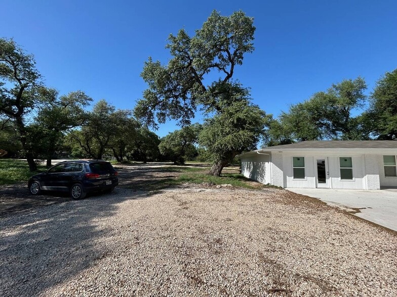 8060 Highway 290 W, Austin, TX for lease - Building Photo - Image 2 of 10