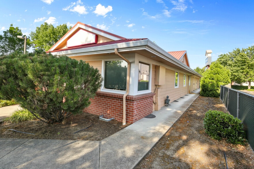 81 Freeman Ct, Central Point, OR for sale - Building Photo - Image 2 of 37