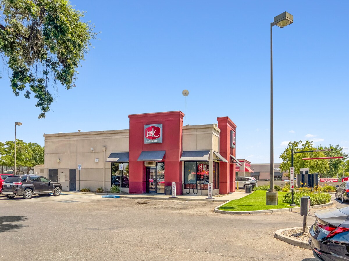 1650 W Lacey Blvd, Hanford, CA 93230 Retail for Sale