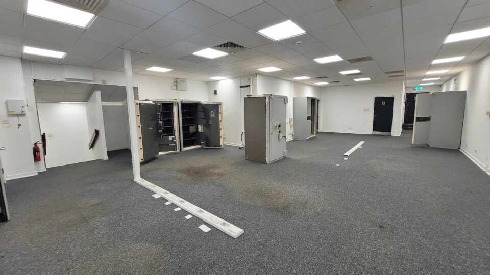 151 High St, Irvine for sale - Interior Photo - Image 2 of 9