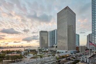 201 S Biscayne Blvd, Miami, FL - aerial  map view - Image1