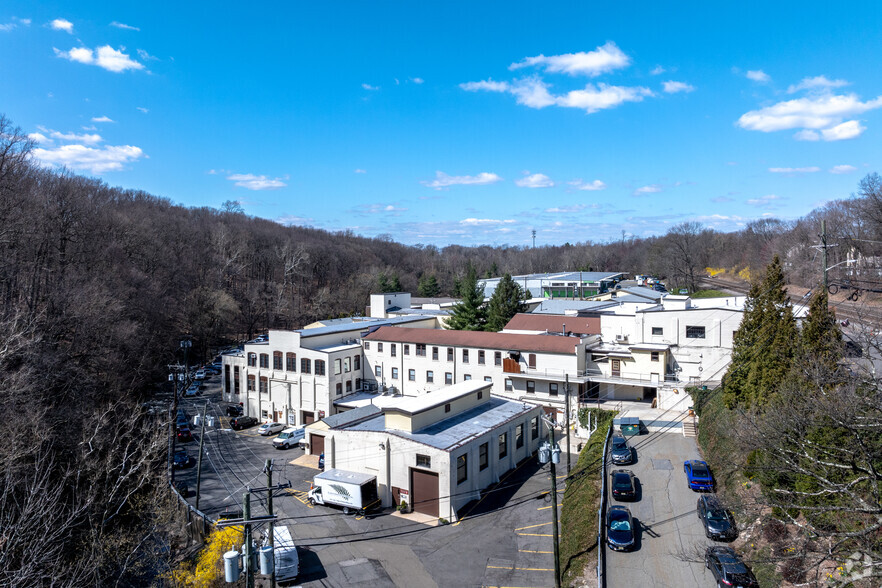 1 Hollywood Ave, Ho Ho Kus, NJ for lease - Primary Photo - Image 1 of 18