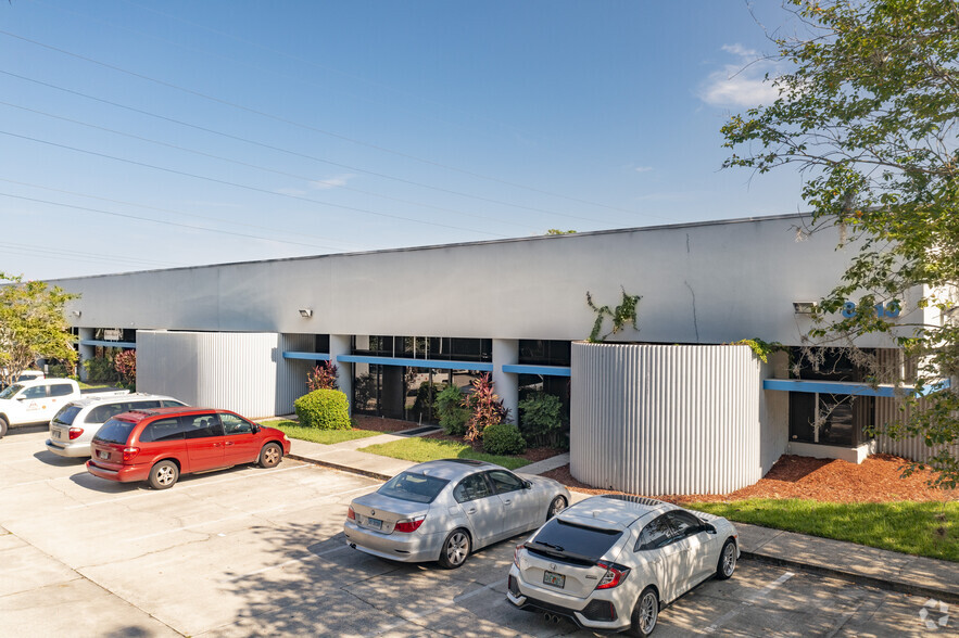 8402 Laurel Fair Cir, Tampa, FL for lease - Building Photo - Image 1 of 34