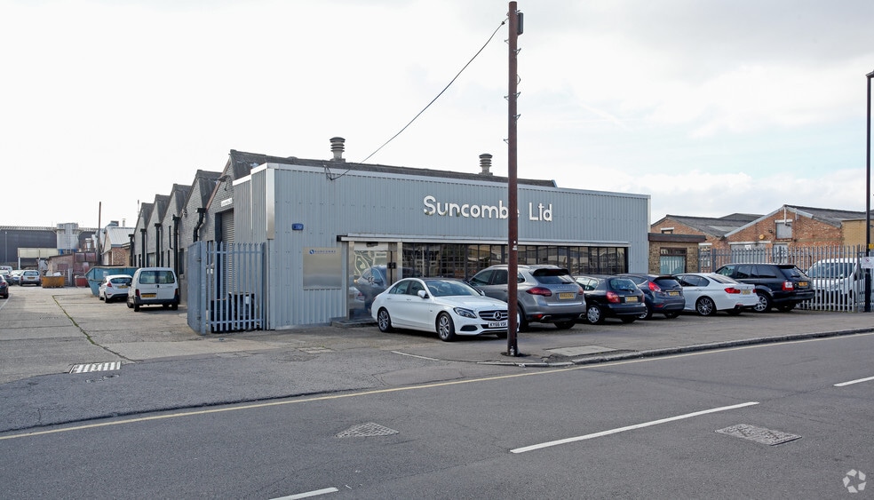 51 Lockfield Ave, Enfield for sale - Primary Photo - Image 1 of 5