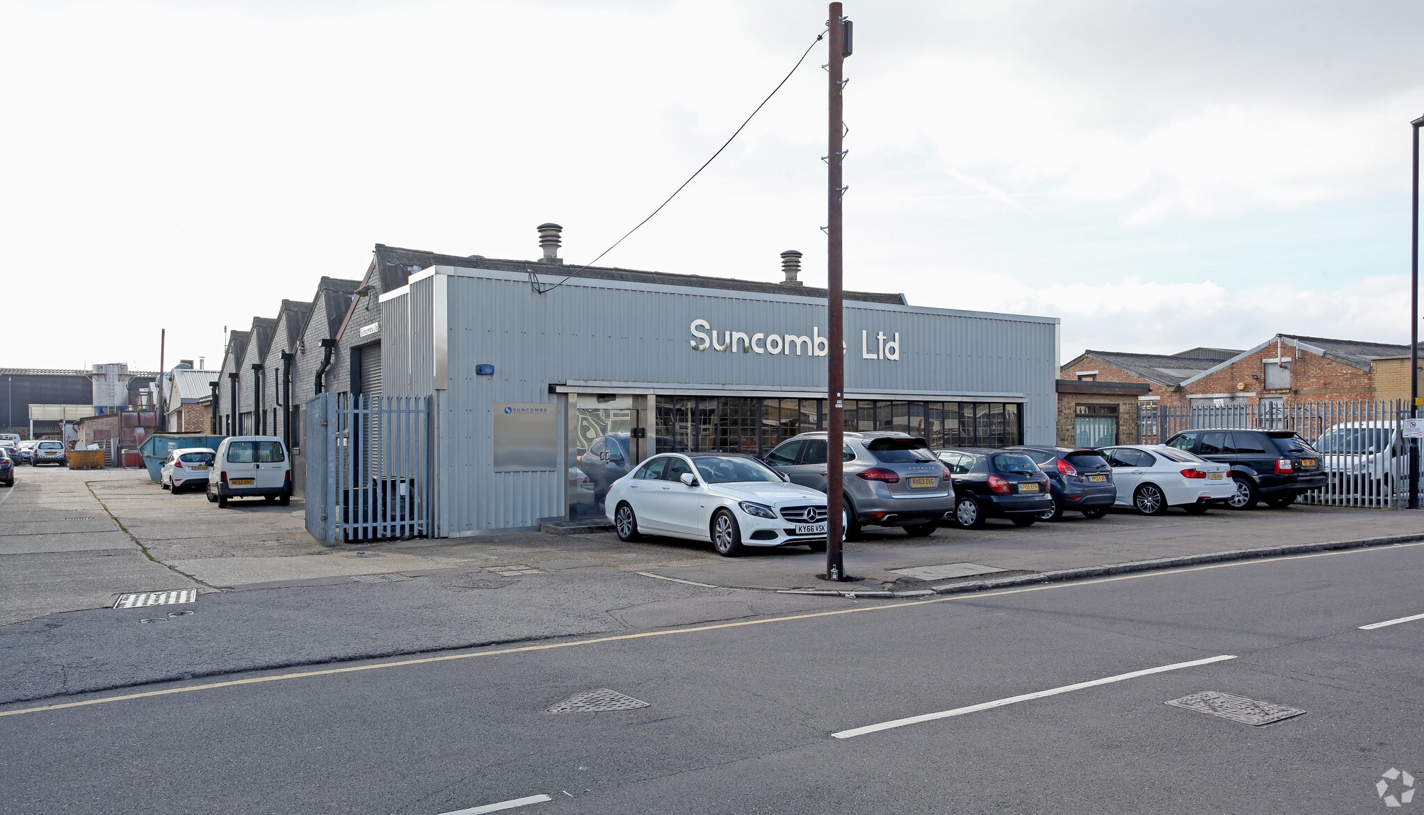 51 Lockfield Ave, Enfield for sale Primary Photo- Image 1 of 6