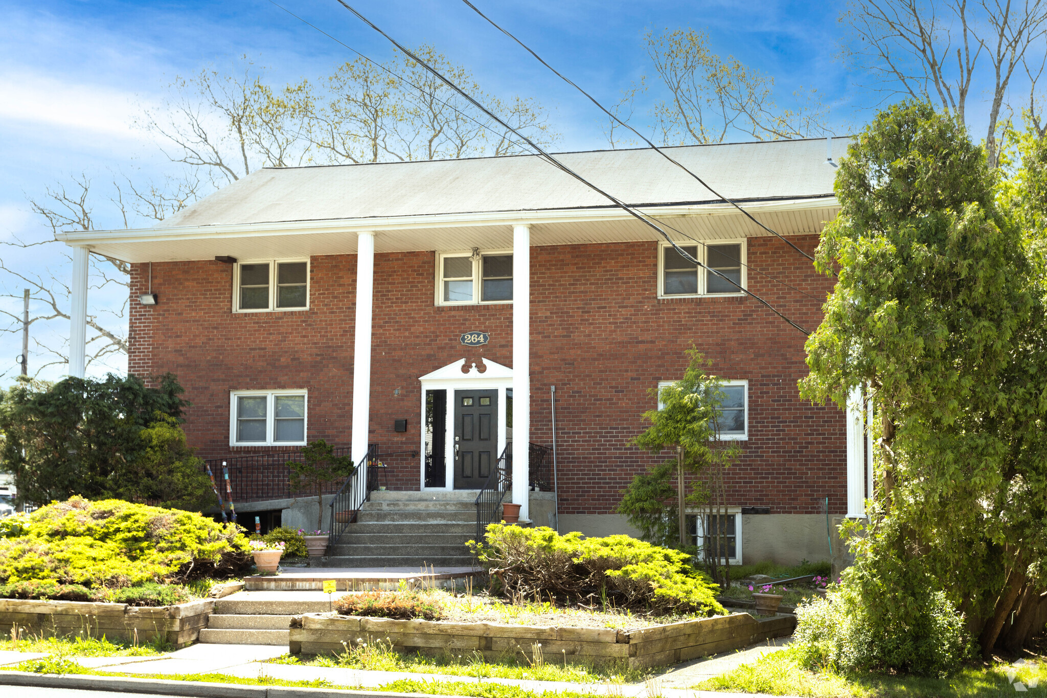 264 Haypath Rd, Old Bethpage, NY for sale Primary Photo- Image 1 of 1