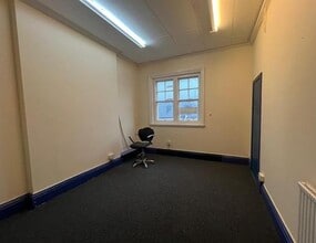 122-124 High St, Slough for lease Interior Photo- Image 1 of 1