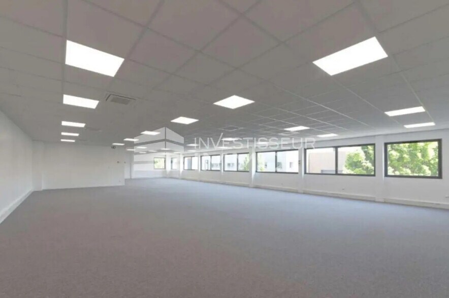 Office in Le Blanc-Mesnil for lease - Interior Photo - Image 2 of 5