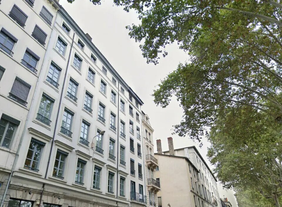 Office in Lyon for sale Building Photo- Image 1 of 13