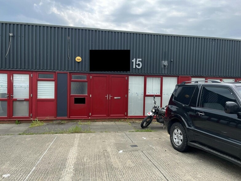 Edison Rd, Aylesbury for sale - Building Photo - Image 1 of 1