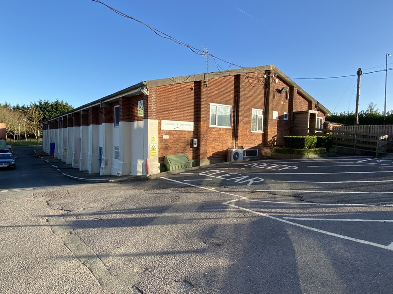 Ross Way, Folkestone for lease - Primary Photo - Image 1 of 3