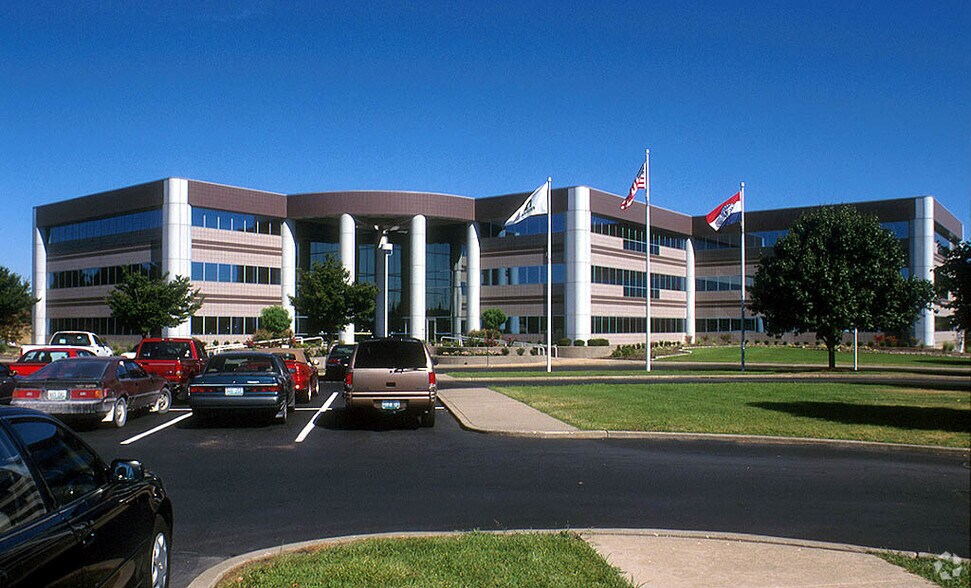 15933 Clayton Rd, Ballwin, MO 63011 Clarkson Executive Building