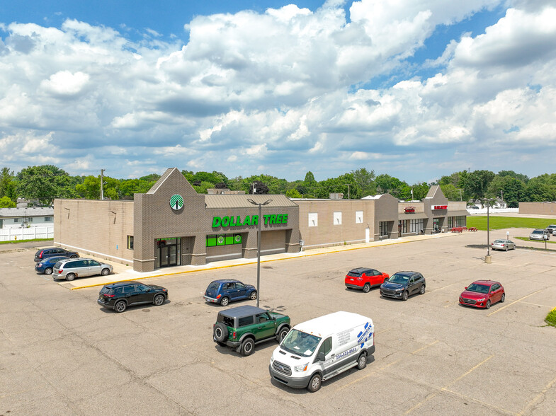 32500-32888 W Warren Rd, Westland, MI for lease - Building Photo - Image 1 of 7