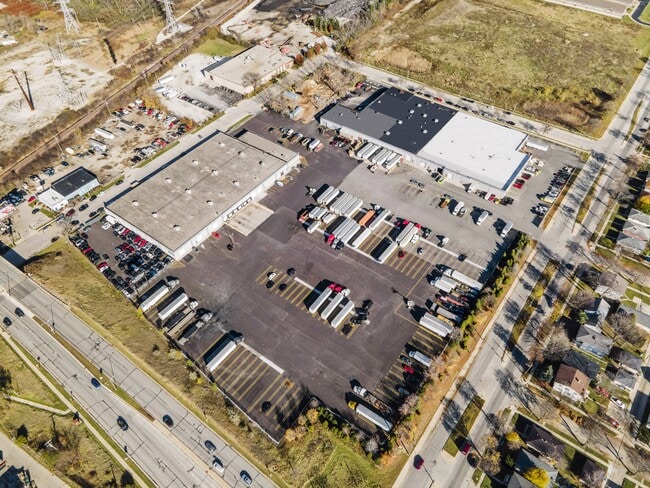 More details for 7320-7400 W Florist Ave, Milwaukee, WI - Flex, Industrial for Lease