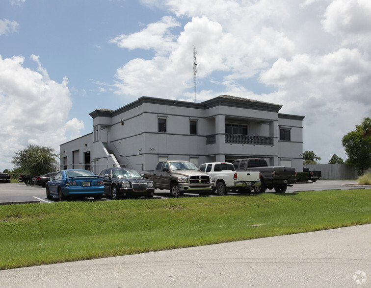 5490 Lee St, Lehigh Acres, FL for lease - Building Photo - Image 3 of 10