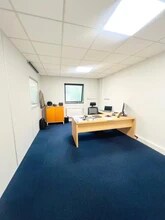 Parc Des Fontenelles, Bailly for lease Interior Photo- Image 2 of 7