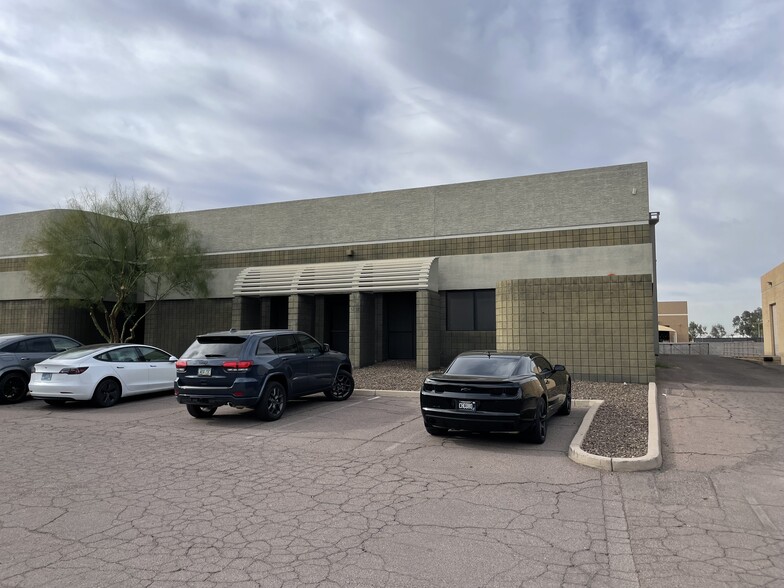 5238 S 31st Pl, Phoenix, AZ for lease - Building Photo - Image 1 of 6