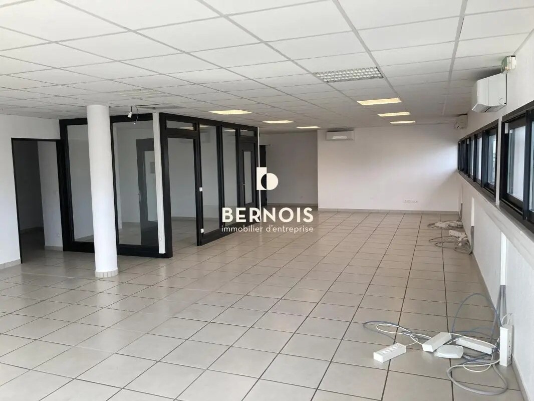 Office in Six-Fours-les-Plages for lease Building Photo- Image 1 of 6