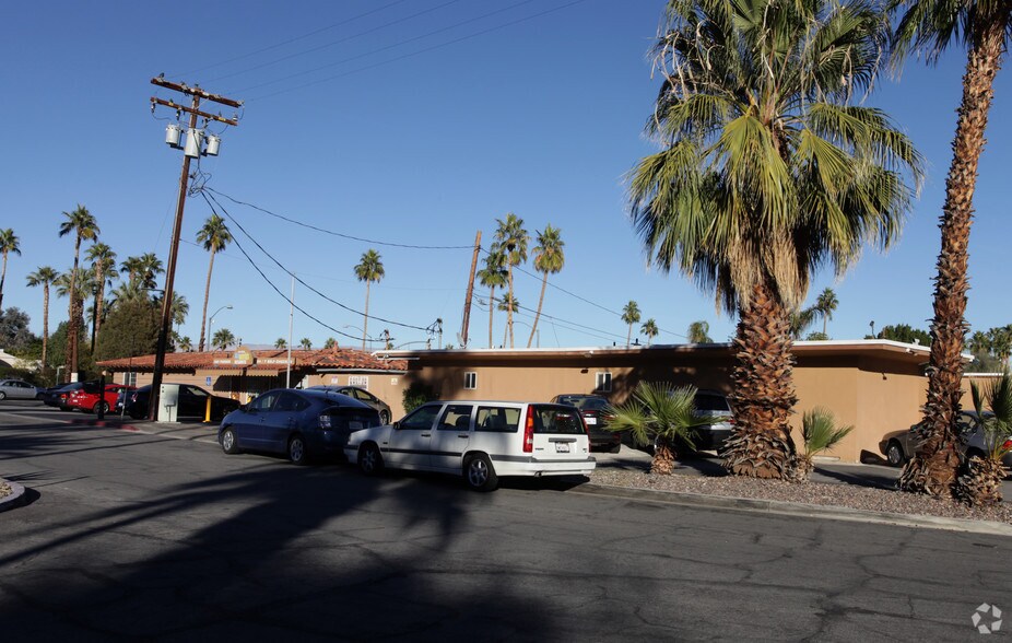 526 S Warm Sands Dr, Palm Springs, CA 92264