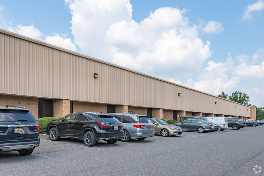 256-284 Quigley Blvd, New Castle, DE for lease - Primary Photo - Image 1 of 8