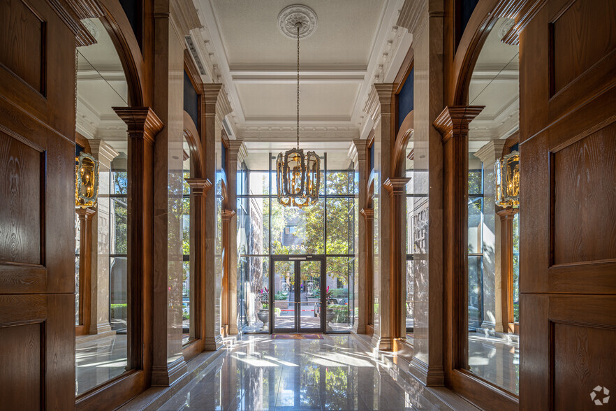 952 Echo Ln, Houston, TX for lease - Lobby - Image 3 of 13