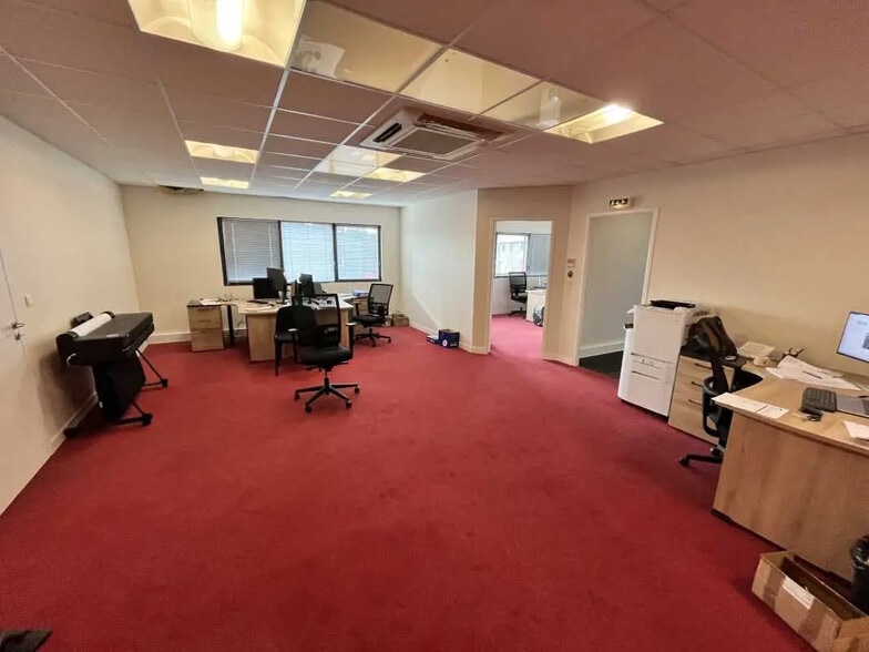 Office in Pacé for lease - Building Photo - Image 3 of 7