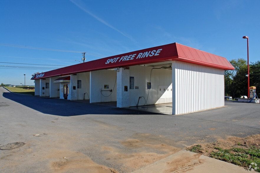 8220 Gleason Dr, Knoxville, TN 37919