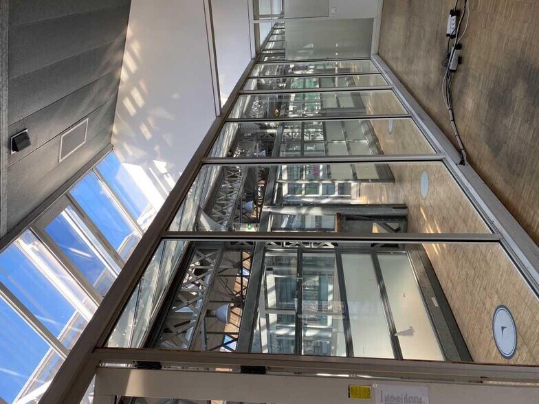 Office in La Madeleine for lease - Interior Photo - Image 2 of 12