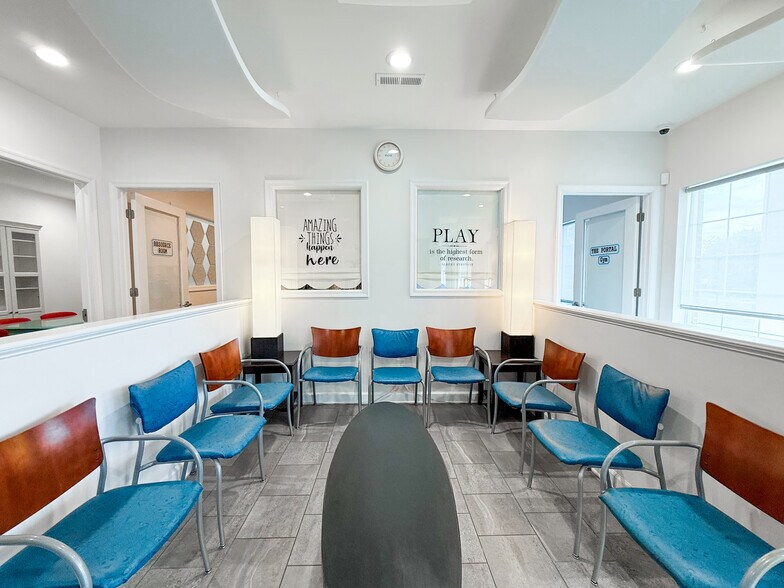 100 Red Oak Drive, Staunton, VA for sale - Building Photo - Image 3 of 7