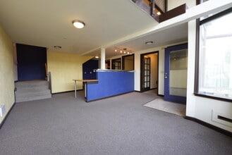 8212-8218 Greenwood Ave N, Seattle, WA for sale Building Photo- Image 2 of 18