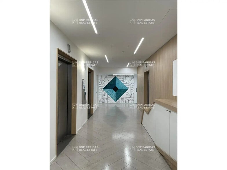 Office in Marseille for lease - Lobby - Image 3 of 13