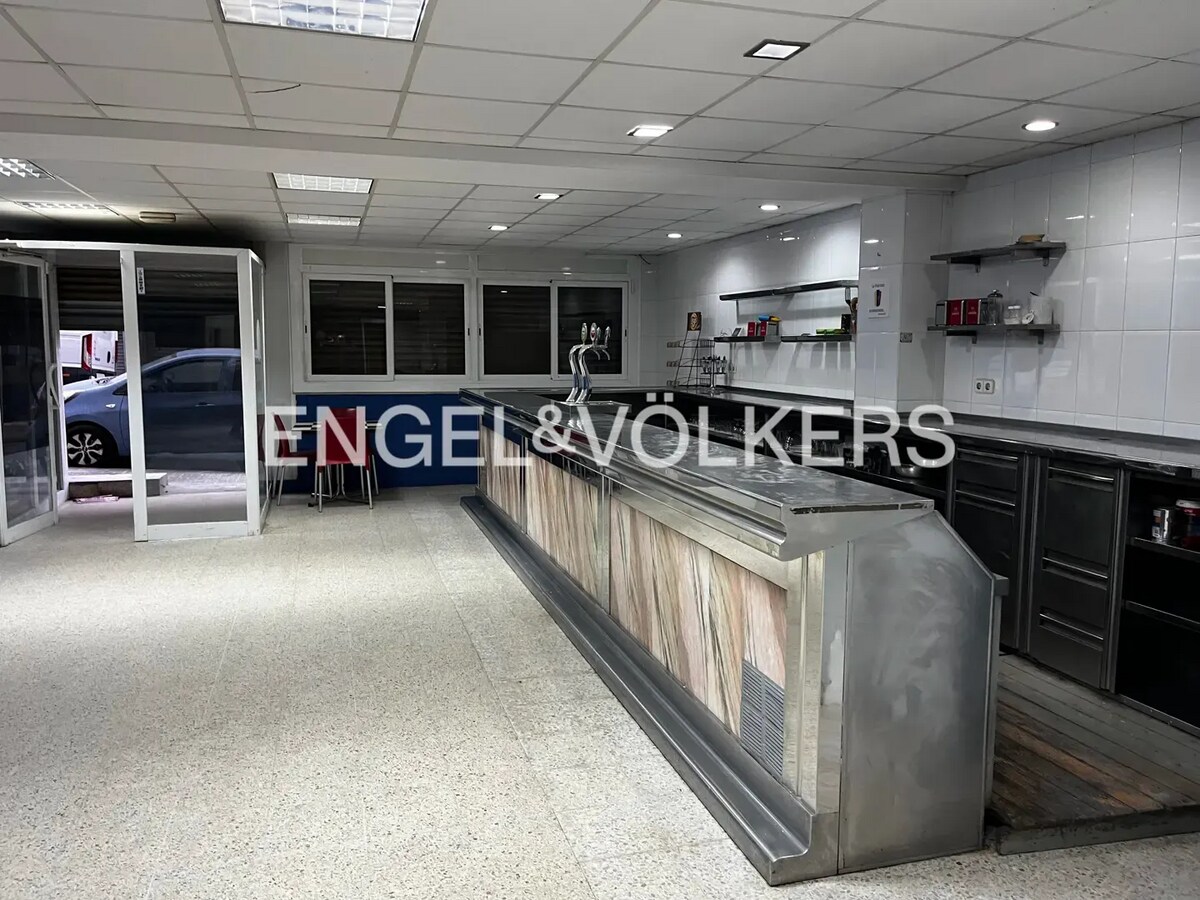 Badalona, BAR 08917 - - - Interior Photo - Image 1 of 17