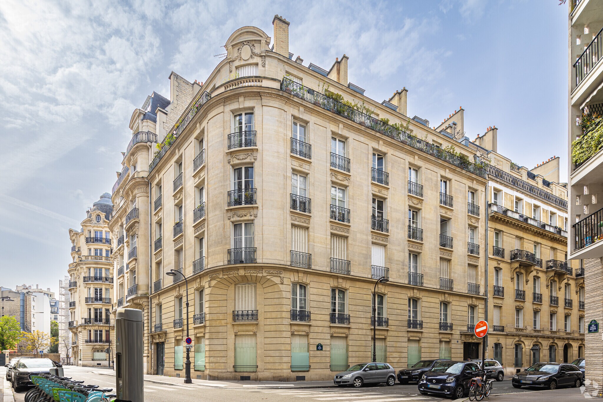 1 Rue Albéric Magnard, Paris for lease Primary Photo- Image 1 of 3