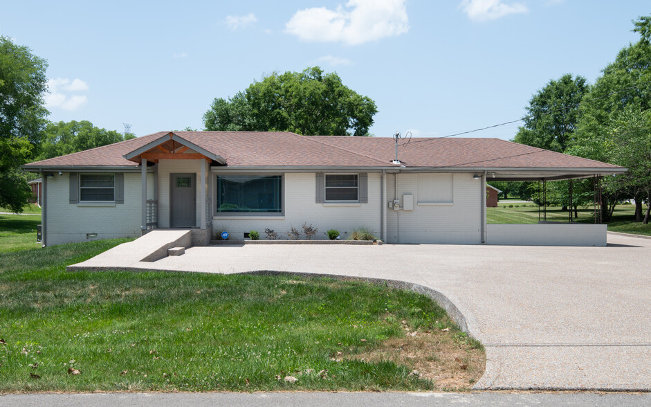 811 Meadowlark Ln, Goodlettsville, TN for sale - Primary Photo - Image 1 of 1