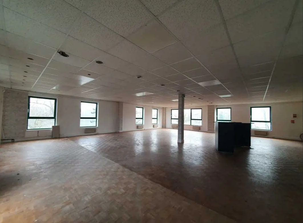 Office in Viry-Châtillon for lease Interior Photo- Image 1 of 4