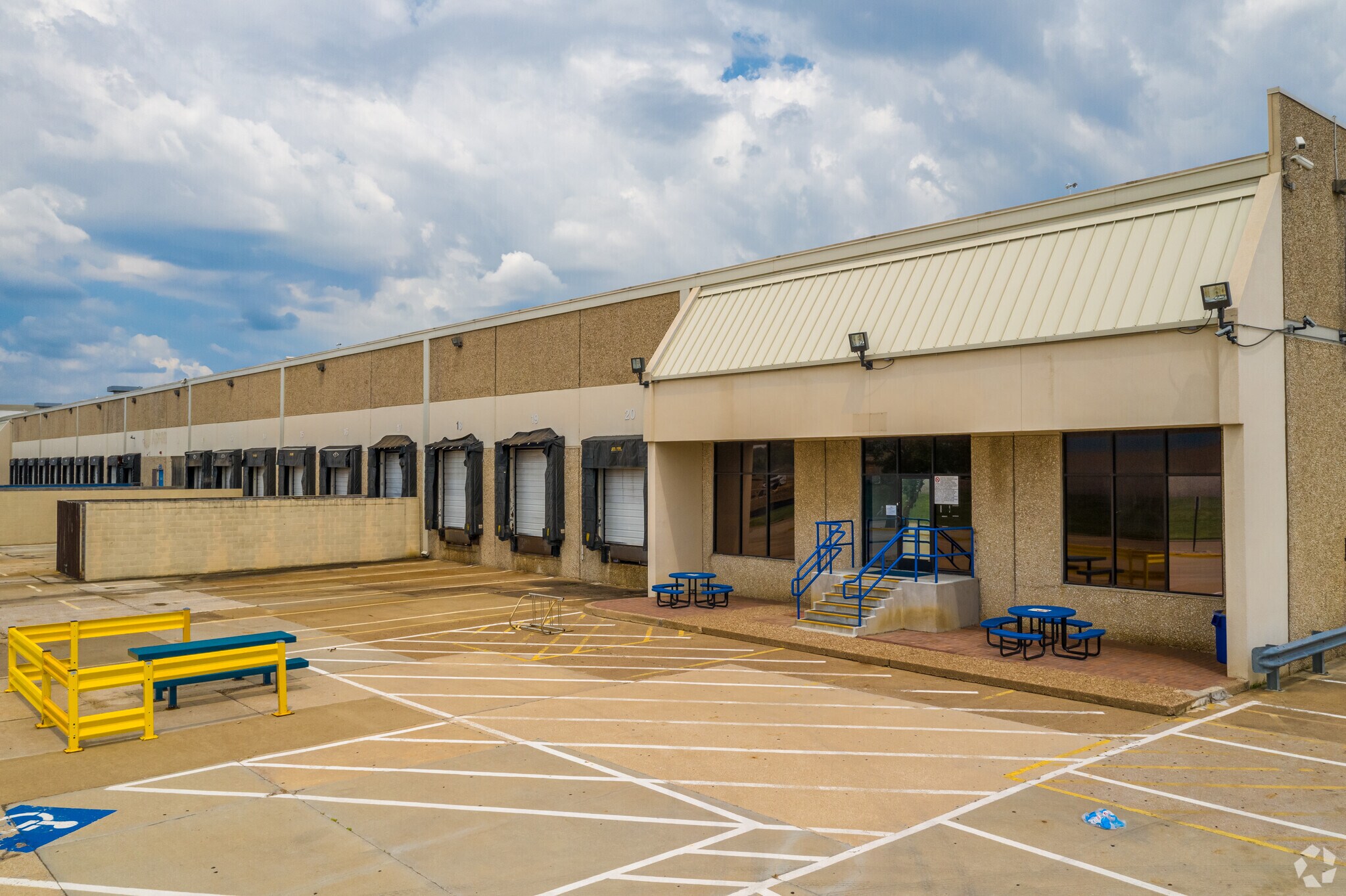 2301-2303 Centennial Dr, Arlington, TX for sale Building Photo- Image 1 of 1