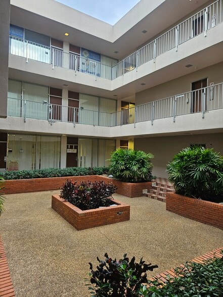 6151 Miramar Pky, Miramar, FL for lease - Building Photo - Image 3 of 8