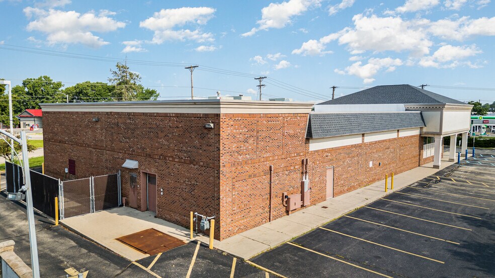 900 N Broad St, Fairborn, OH for lease - Building Photo - Image 3 of 14