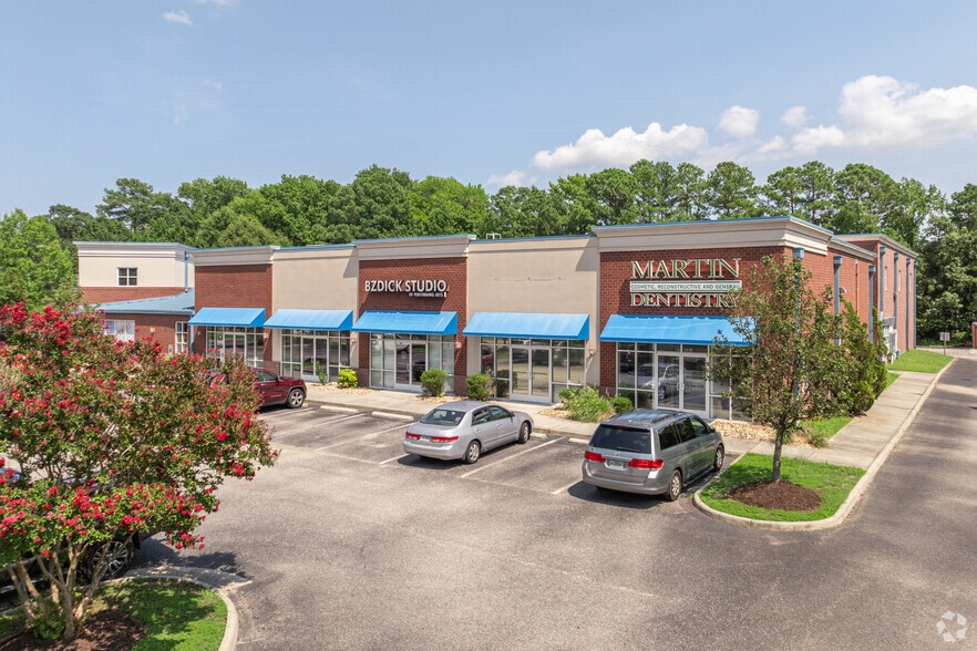 301 Village Ave, Yorktown, VA for lease - Building Photo - Image 2 of 4