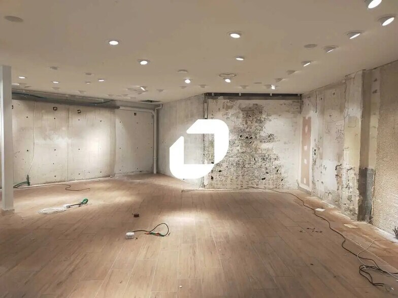 Retail in Bordeaux for lease - Building Photo - Image 3 of 16