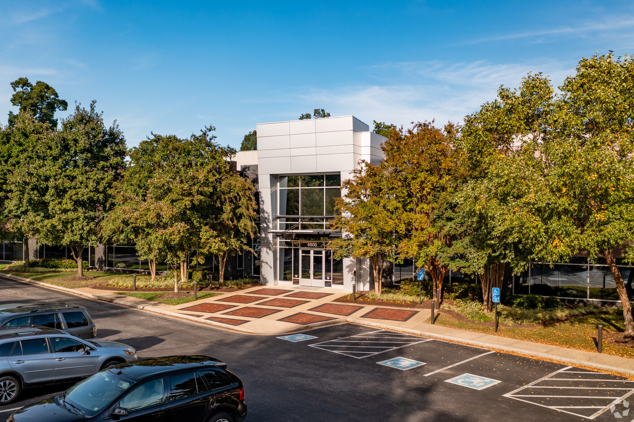 4805 Lake Brook Dr, Glen Allen, VA for lease Building Photo- Image 1 of 11