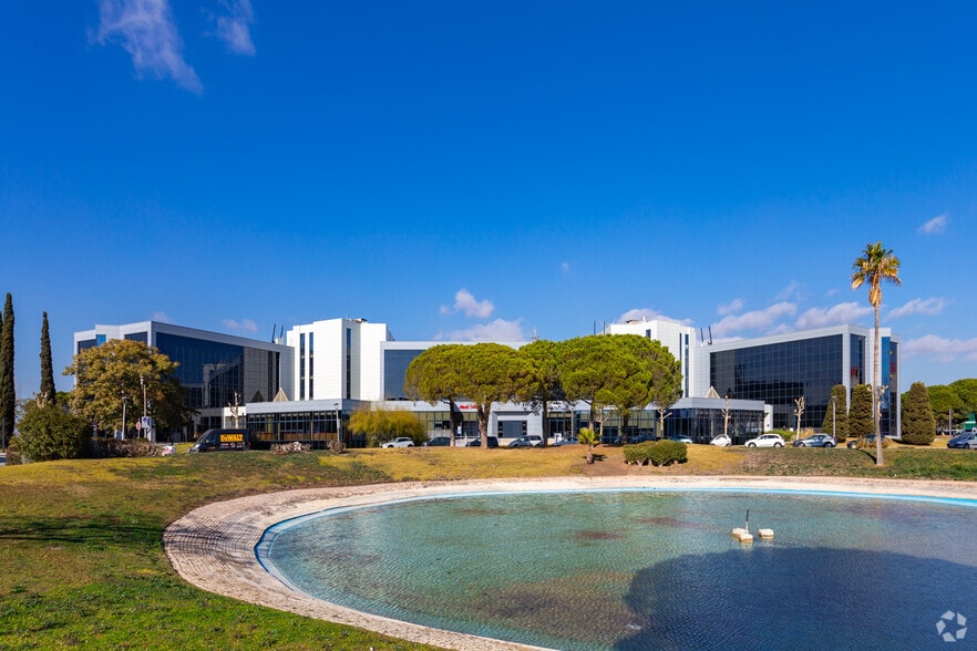 Plaça de la Volateria, 1, El Prat de Llobregat, Barcelona for lease - Primary Photo - Image 1 of 5