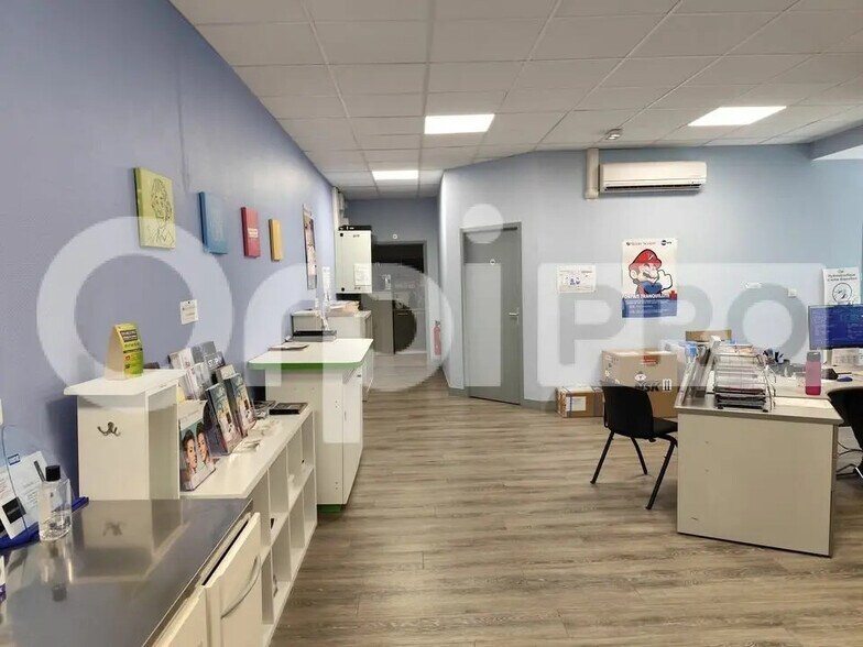 Flex in Limoges for lease - Interior Photo - Image 2 of 9