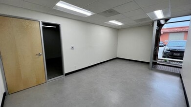 18320-18330 Oxnard St, Tarzana, CA for lease Interior Photo- Image 2 of 9