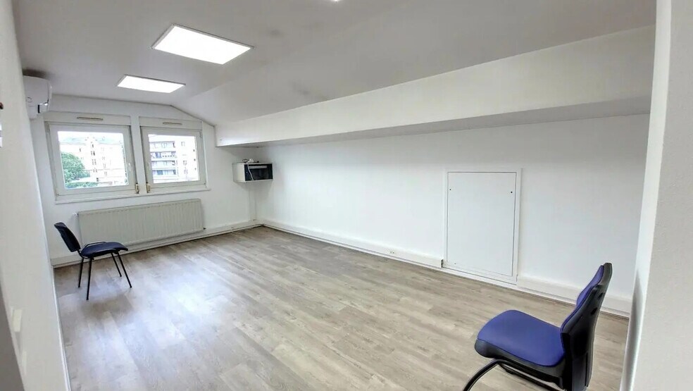 Retail in Le Ban-Saint-Martin for lease - Interior Photo - Image 3 of 6